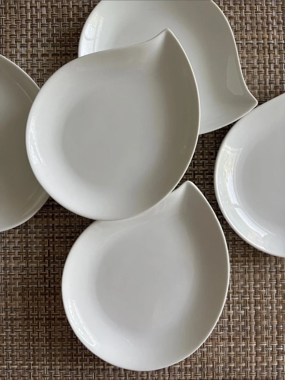 Crate and Barrel Water Tear Drop White Appetizer Dessert Plates Set of 6